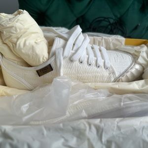 New Authentic White Fendi Low Canvas